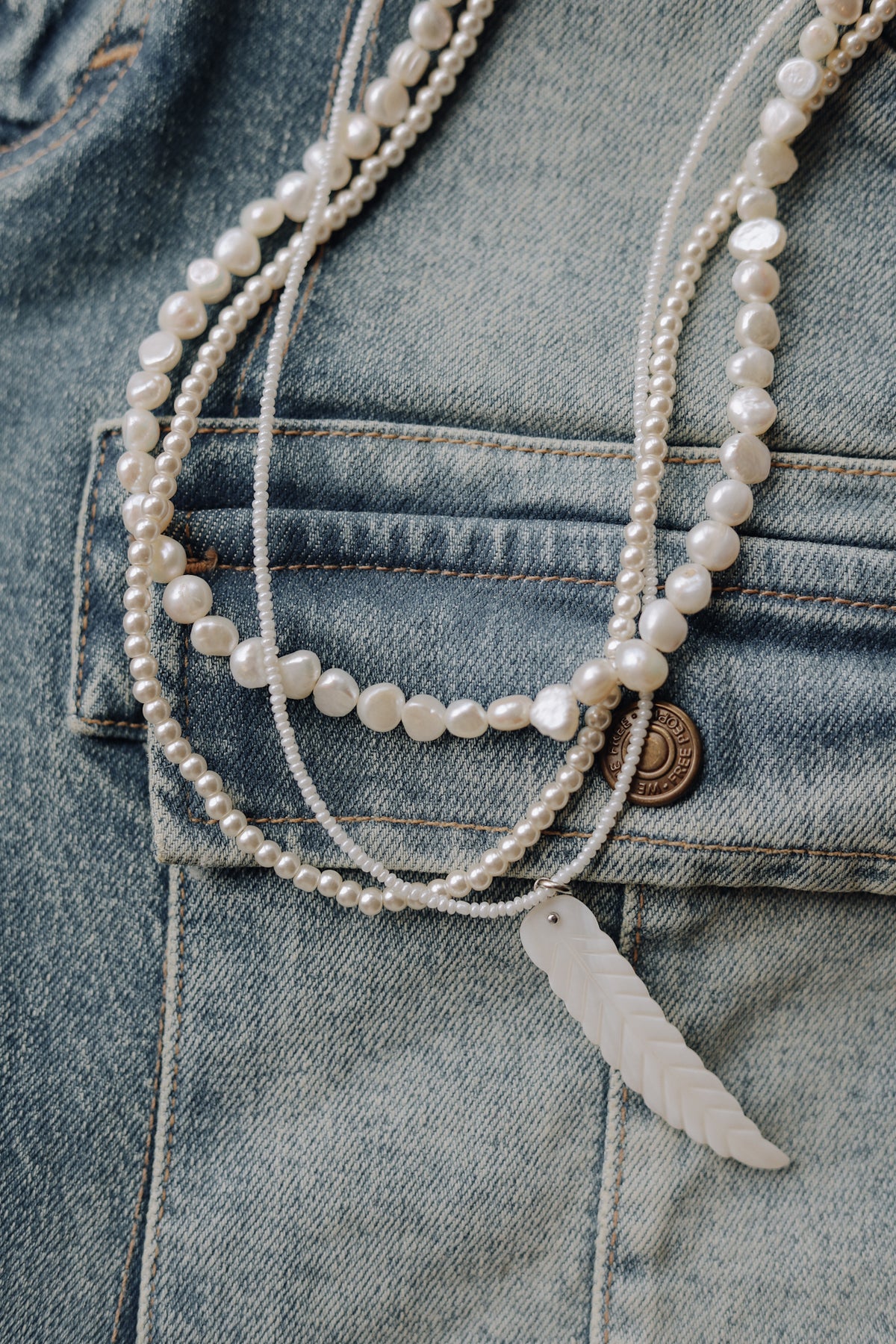 Pearl and Feather Necklace Mini